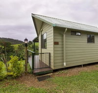 Mena Creek Flower House - Australian Destinations