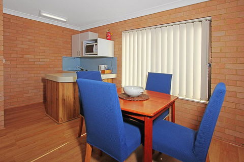 NARRAWALLEE RETREAT - Australian Destinations 3