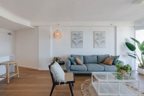 NEW Beautiful 1 Bedroom Beach Views Broadbeach - Australian Destinations 1