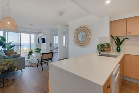 NEW Beautiful 2 Bed Ocean Views In Broadbeach - Australian Destinations 2