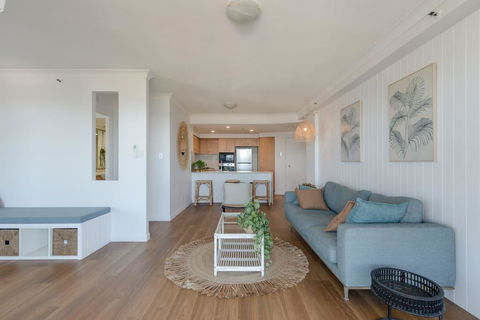 NEW Beautiful 2 Bed Ocean Views In Broadbeach - Australian Destinations 3