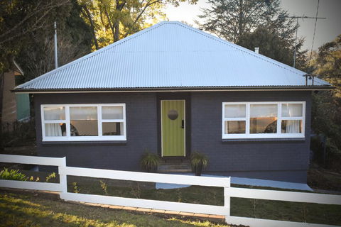 NEW Winston Cottage Leura Views & Location - Australian Destinations 0