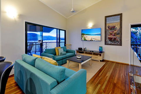 NEWLY BEAUTFULLY RENOVATED 16 The Casuarina - 3 Bedroom House With 180 Degree Ocean Views - Australian Destinations 3