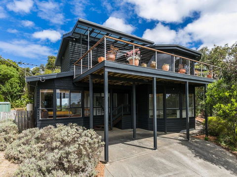 NICHE ON NOBLE - Ever Changing Vista - Australian Destinations 0