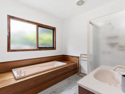 NICHE ON NOBLE - Ever Changing Vista - Australian Destinations 1