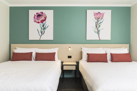 Nightcap At Balaclava Hotel - Australian Destinations 1