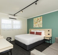 Nightcap At Balaclava Hotel - Australian Destinations