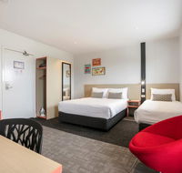 Nightcap at Camp Hill Hotel - Australian Destinations