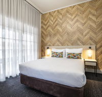 Nightcap at Sylvania Hotel - Australian Destinations