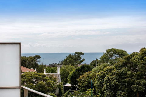 NORTH POINT RETREAT - MORNINGTON - Australian Destinations 2