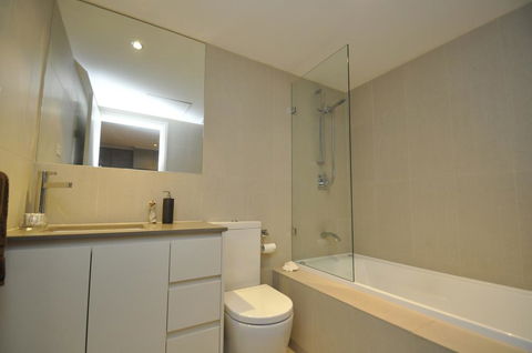 NORTH SYDNEY FULLY SELF CONTAINED MODERN 2 BED APARTMENT (16WAL) - Australian Destinations 3