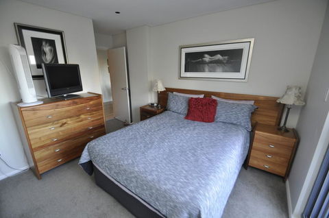 NORTH SYDNEY FULLY SELF CONTAINED MODERN 2 BED APARTMENT (16WAL) - Australian Destinations 0
