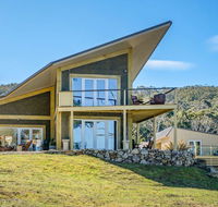 On the Huon River - Australian Destinations