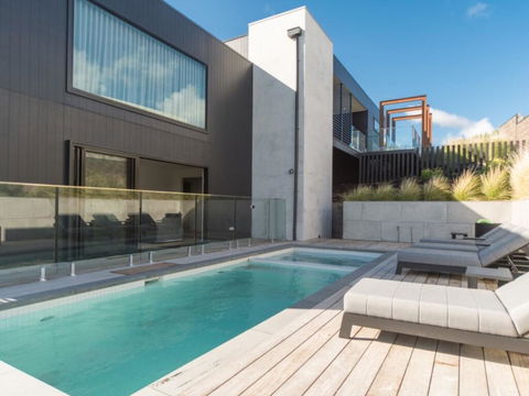 Peninsula Hot Springs Designer Home! - Australian Destinations 1