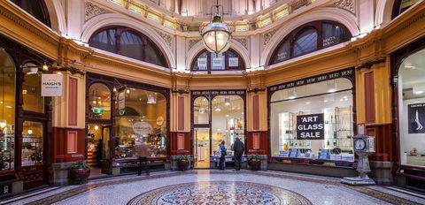 QV2 APARTMENT ON SWANSTON ST - Australian Destinations 1