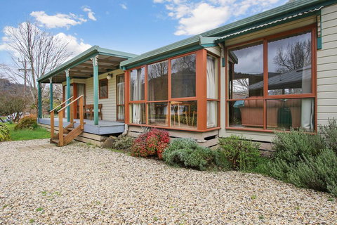 R & R In Bright - Short Walk To Town - Australian Destinations 0