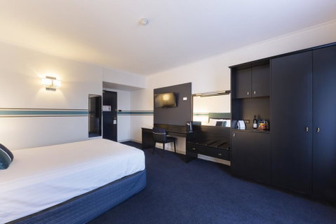 Ramada Diplomat Canberra - Australian Destinations 2