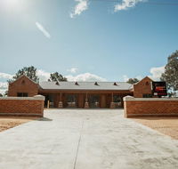 Red Waratah Accommodation - Australian Destinations