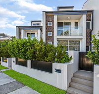 Relax in a Spacious  Modern Townhouse in Asquith - Australian Destinations