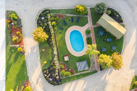 Statesman Motor Inn - Australian Destinations 1