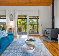 Stylish Renovated Home - Ocean Views - Fireplace - Australian Destinations