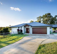 Sunset Retreat Airlie Beach Rural Getaway - Australian Destinations