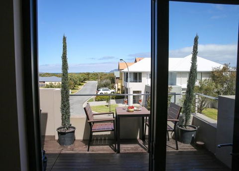 The Beach House At Bayside - Australian Destinations 1