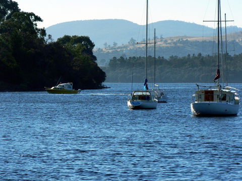 Derwent Retreat - Australian Destinations 23