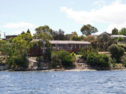 Derwent Retreat - Australian Destinations 28