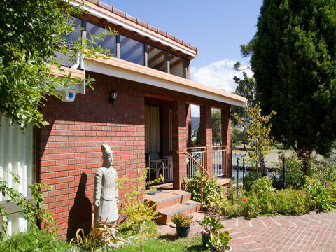 Derwent Retreat - Australian Destinations 2
