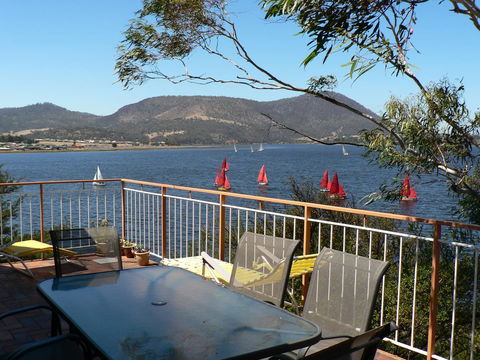 Derwent Retreat - Australian Destinations 16