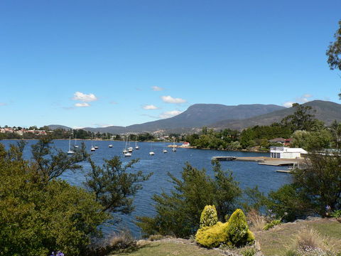 Derwent Retreat - Australian Destinations 21