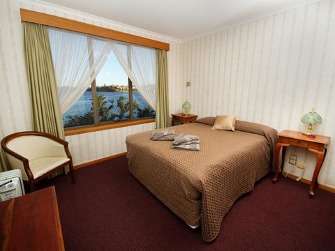 Derwent Retreat - Australian Destinations 6