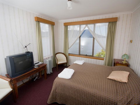 Derwent Retreat - Australian Destinations 5
