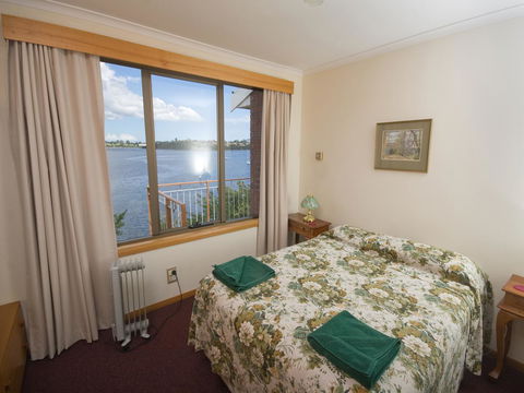 Derwent Retreat - Australian Destinations 4