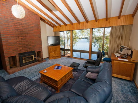 Derwent Retreat - Australian Destinations 10