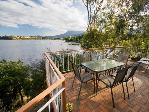 Derwent Retreat - Australian Destinations 18