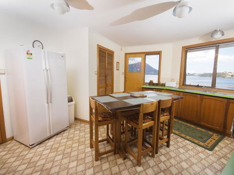 Derwent Retreat - Australian Destinations 14