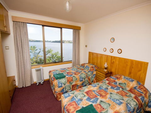 Derwent Retreat - Australian Destinations 7