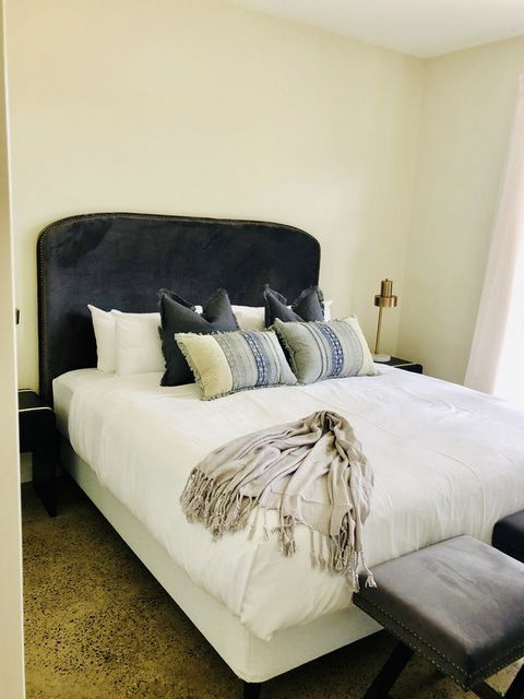 EMBRACING EVANDALE - Hosted By L'Abode Accommodation - Australian Destinations 3