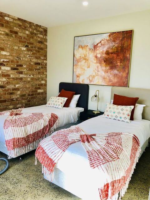 EMBRACING EVANDALE - Hosted By L'Abode Accommodation - Australian Destinations 4