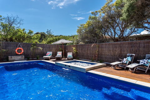 Front Beach House - Australian Destinations 6