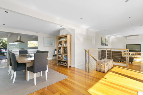 Front Beach House - Australian Destinations 15