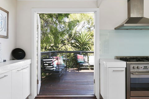 Front Beach House - Australian Destinations 11