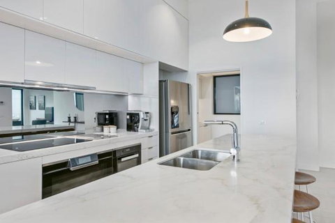 Experience Platinum Hotel Apartments - Australian Destinations 10