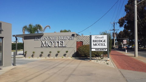 Robinvale Bridge Motel - Australian Destinations 10