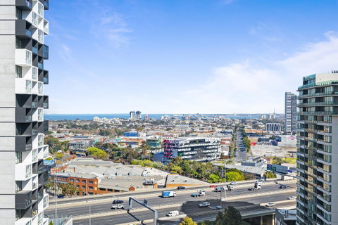 Complete Host Tiara Apartments - Australian Destinations 9