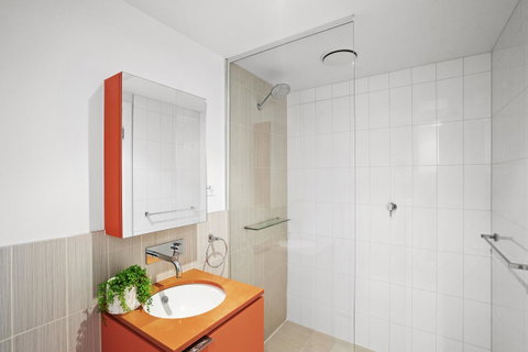 Complete Host Tiara Apartments - Australian Destinations 3