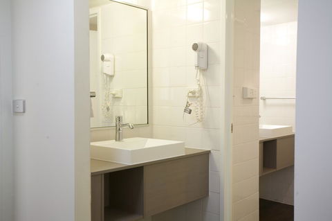 Ibis Melbourne Hotel And Apartments - Australian Destinations 19