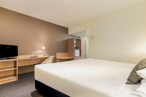 Ibis Melbourne Hotel And Apartments - Australian Destinations 6